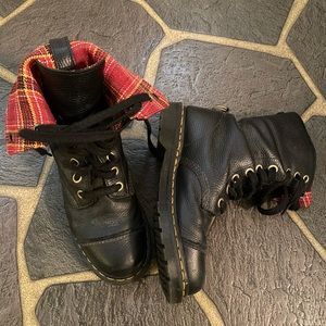 Plaid Aimilita Dr. Martens